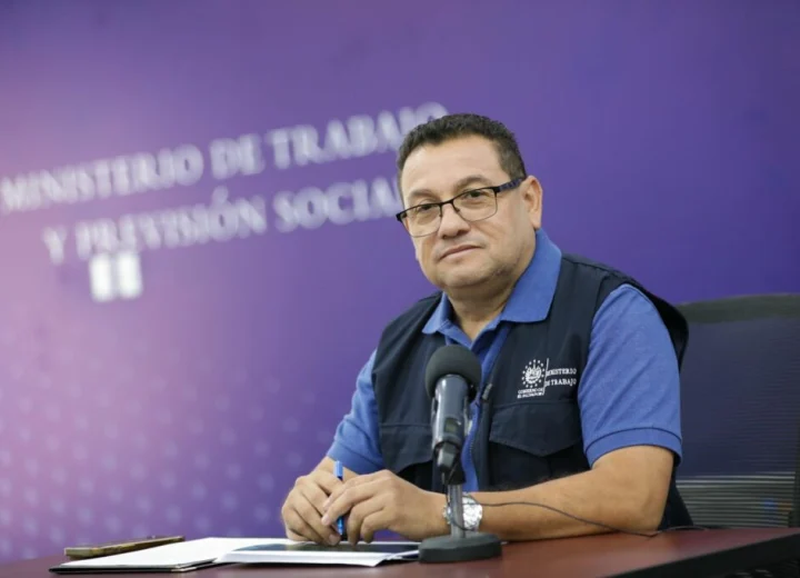 80 correspondería al nuevo salario mínimo en los sectores de industria y servicio, tras una actualización.</li></ol>