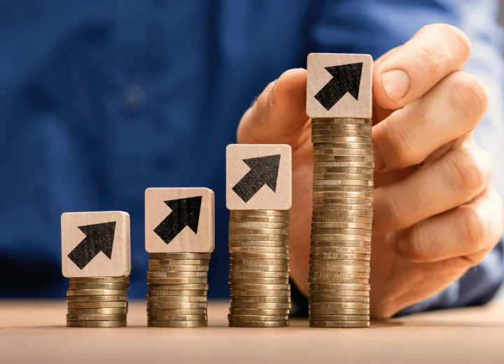 Identificar el incremento salarial aprobado por la Asamblea Legislativa
