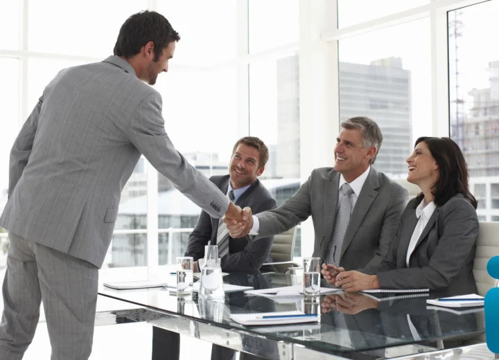 Practica una versión de 60 segundos destacando logros cuantificables