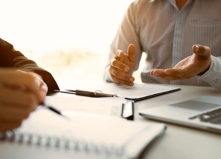 Revisar tu contrato y antigüedad en la empresa